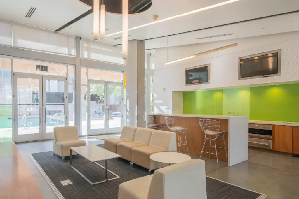 00e6f70d c05c 4c ObS9a.jpg