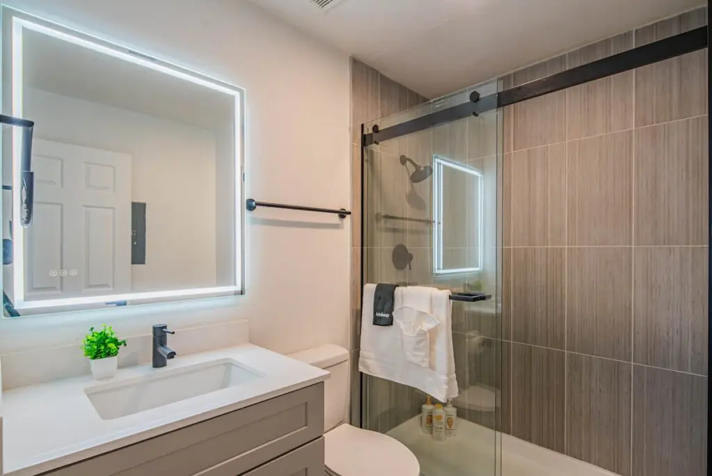 020c3f1a e6b9 43 N GOQ.jpg