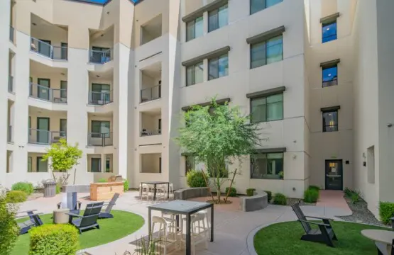 09fa574a 32e8 49 FbVmq.jpg