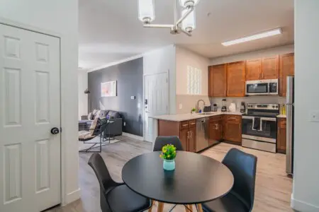 1013918e d707 49 v0 8N.jpg