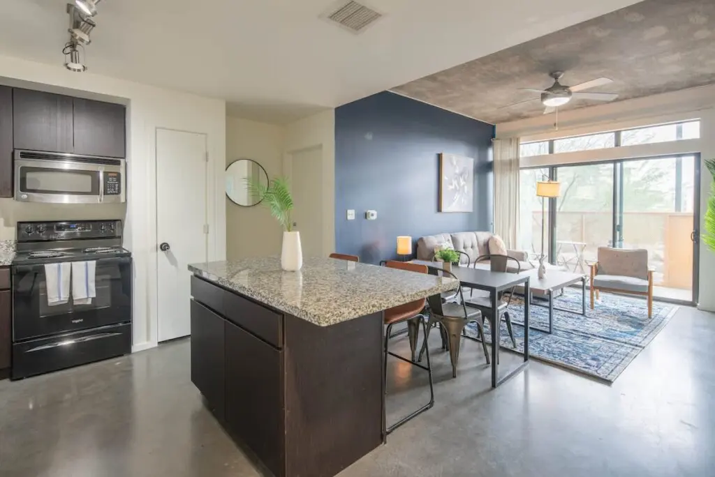 11280c04 9a17 4c re5za.jpg