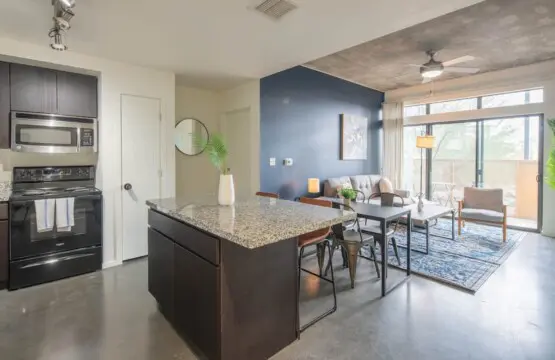 11280c04 9a17 4c re5za.jpg