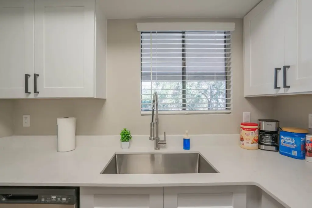 1549477b b5bc 42 bX4v .jpg