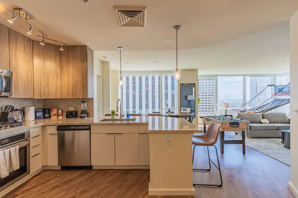 17a0183e 6f19 40 pjPo9.jpg