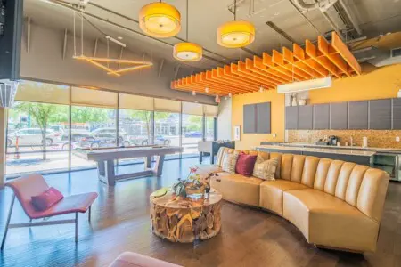 1e43646a 527a 41 rT 0W.jpg