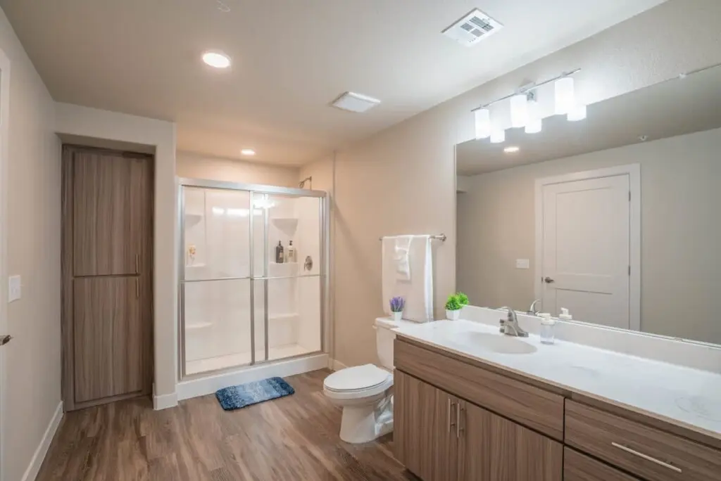 236f2b7a f55a 40 RbE7x.jpg