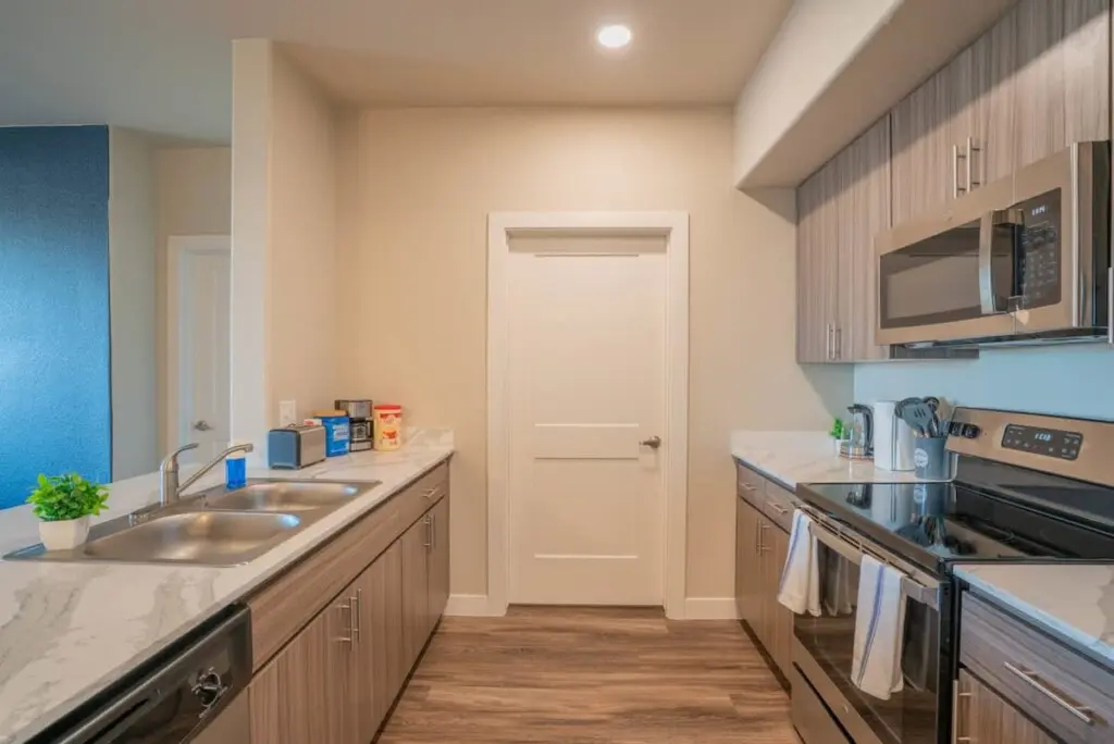 237668f4 13e8 44 BeJtb.jpg