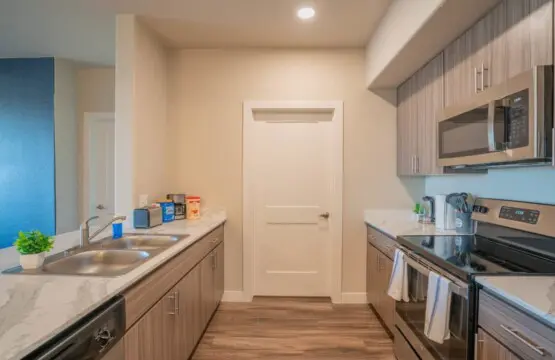 237668f4 13e8 44 BeJtb.jpg