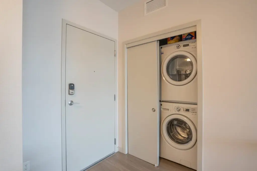 24b11d6b 86dd 4a Uvofv.jpg