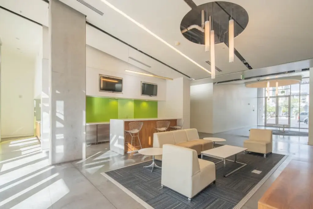 29027e48 c3c0 42 sQ4QO.jpg