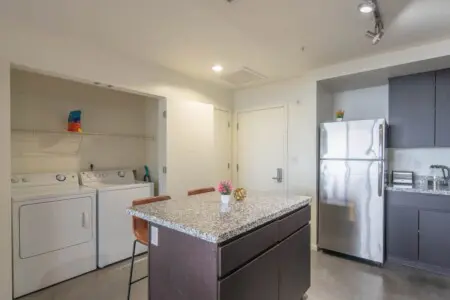 2e092a97 db7d 44 RwPJV.jpg