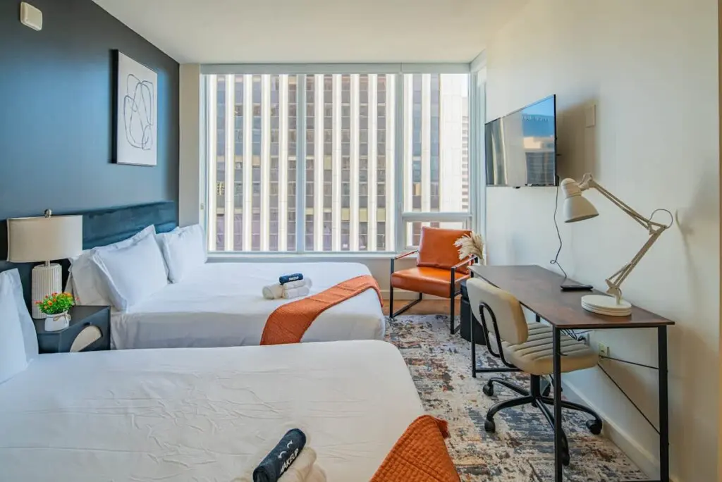 2f1c83a9 9805 48 YZVvV.jpg