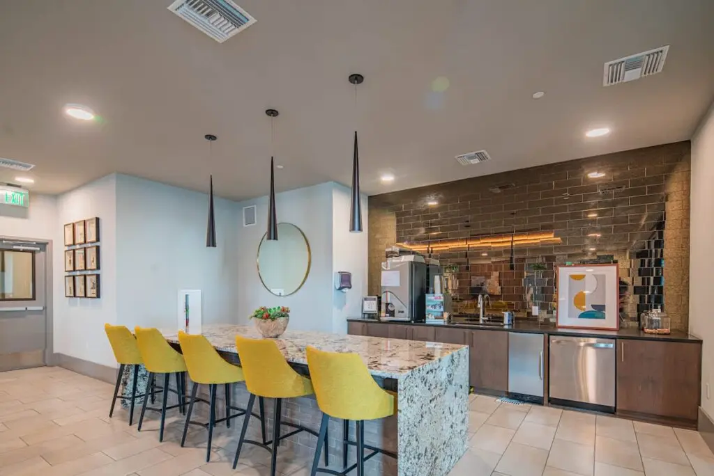 3aaf5a0c 2161 47 2iT3z.jpg