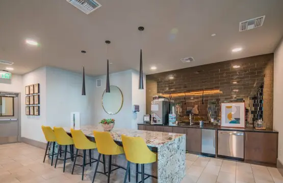 3aaf5a0c 2161 47 2iT3z.jpg