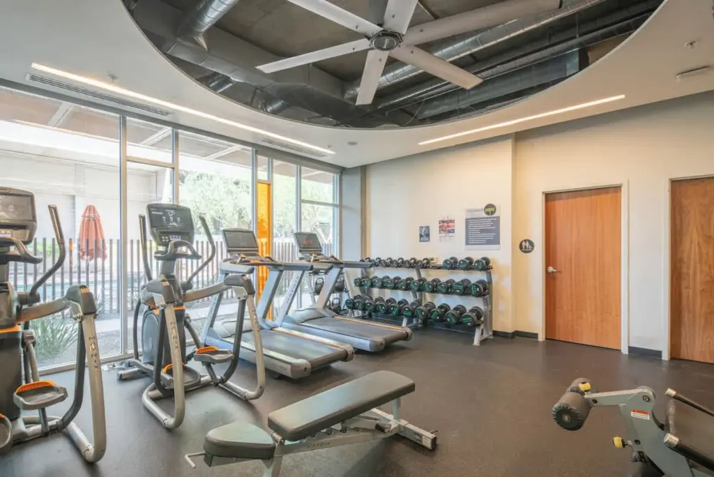 429ce1b0 d33c 47 MhQM .jpg