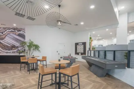 497fa79f 7d2f 4e aeupz.jpg