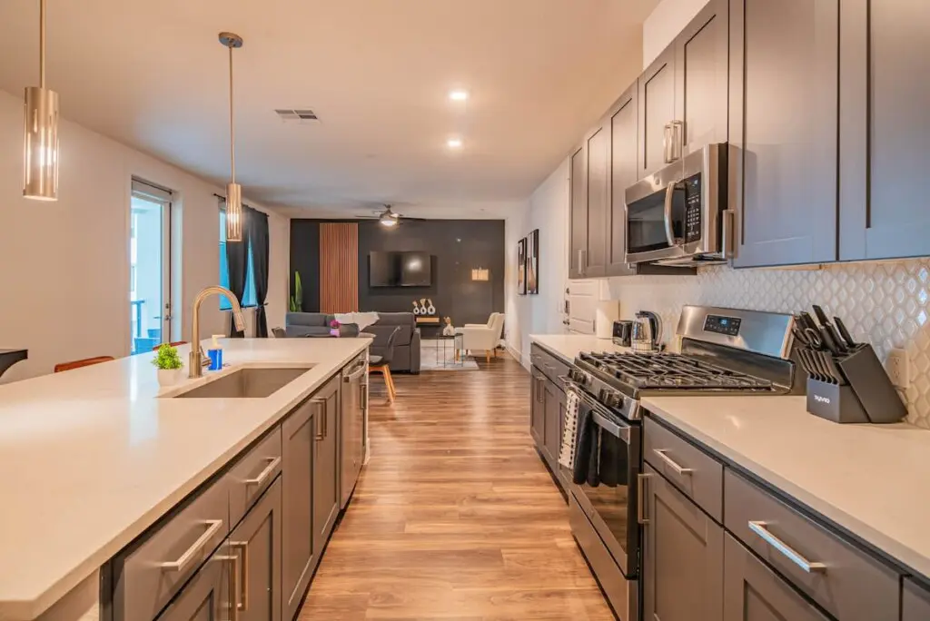 4b5c56a2 4c4d 42 v dyW.jpg