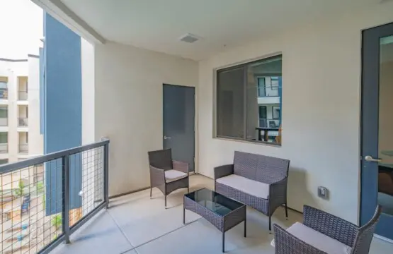 4e1bcba1 293c 49 Ov3Fn.jpg