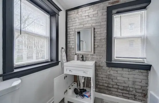 57fb7eb6 bb8c 43 HV8LW.jpg