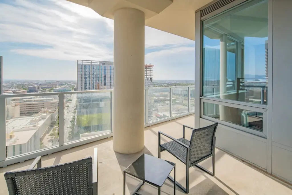 5ed1c020 3837 40 2Js04.jpg