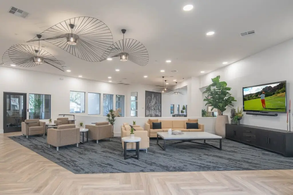 644f050e 549c 44 upXgn.jpg