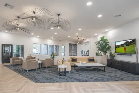 644f050e 549c 44 upXgn.jpg