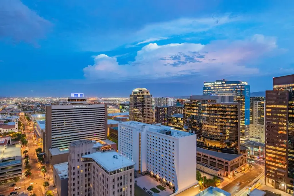 6498b2ee 84bb 4e GMcTh.jpg