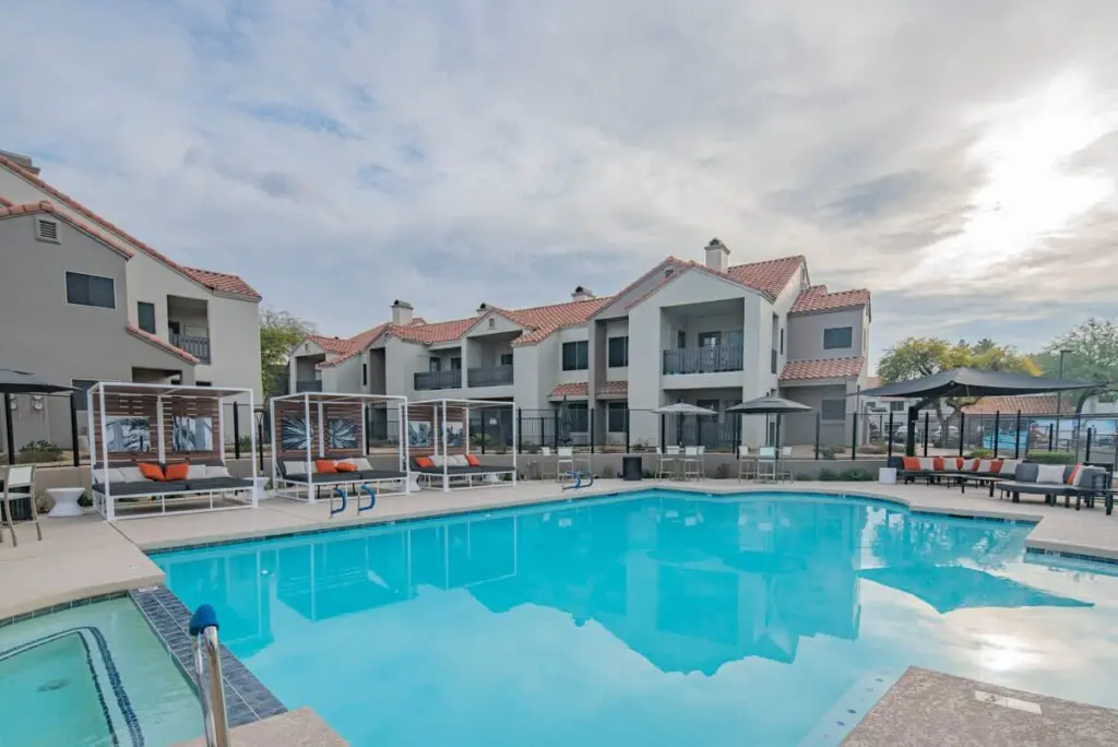 659709ab e25e 4f xdj82.jpg