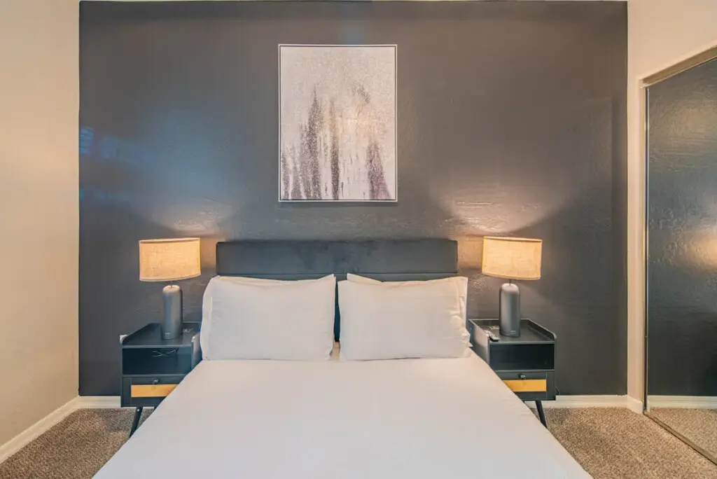 66c00931 282e 46 8 Rwd.jpg