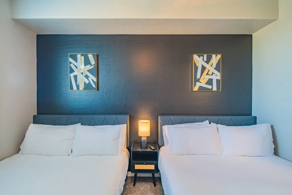 66e85511 f877 4d 6CMU6.jpg