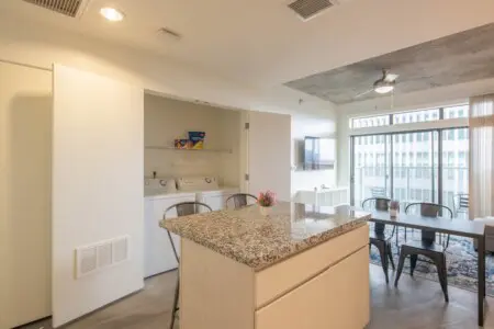 6a8ea575 17be 4d R99Y3.jpg