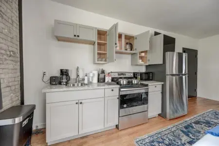 6aeb5784 0c1f 48 eqrOm.jpg