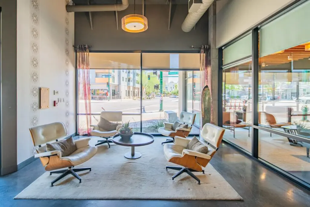 6b00dad1 c9f5 49 W LId.jpg