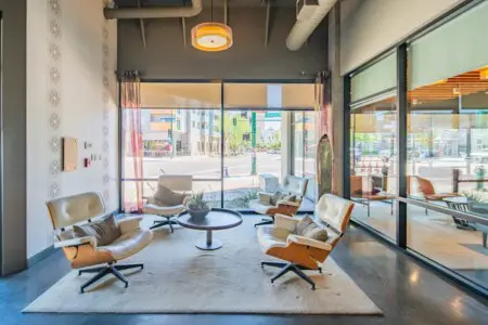 6b00dad1 c9f5 49 W LId.jpg