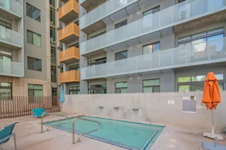 70e92743 7961 44 3niRl.jpg