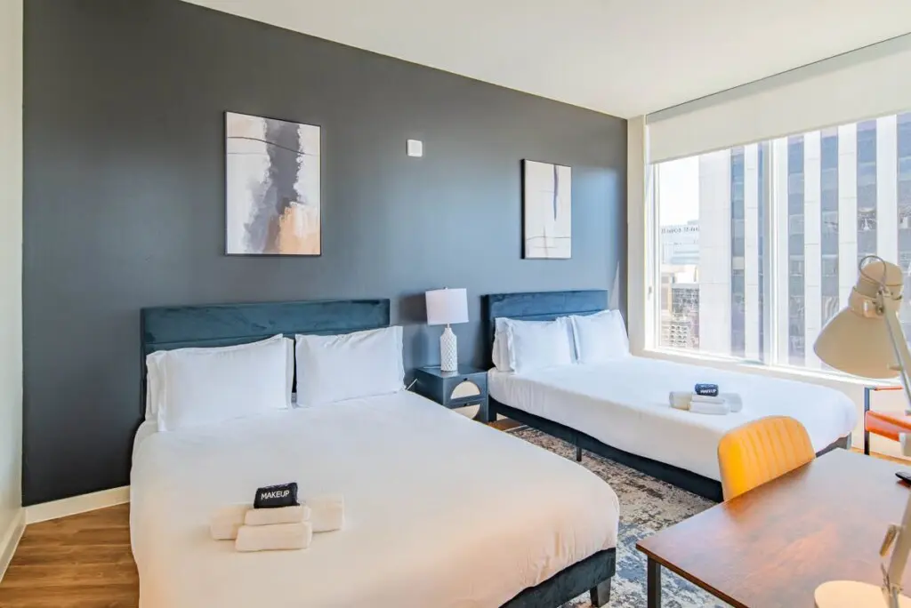 73d42d1f a518 43 cRN12.jpg