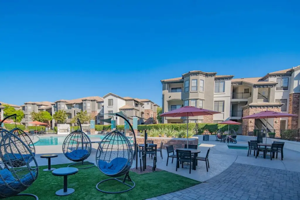 74ed29a7 8527 42 dMbJr.jpg