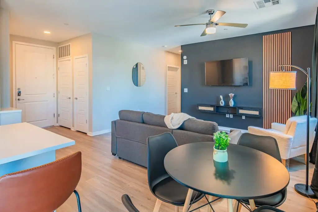 783593d9 4fe0 4b JF3pC.jpg