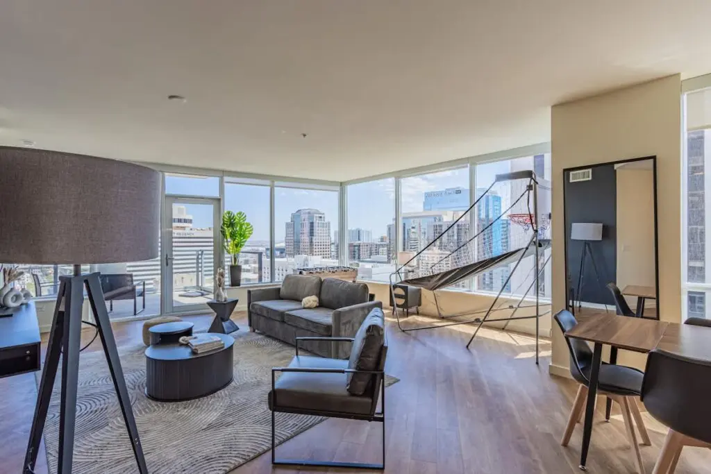 85343ac0 e9a1 40 R2R .jpg