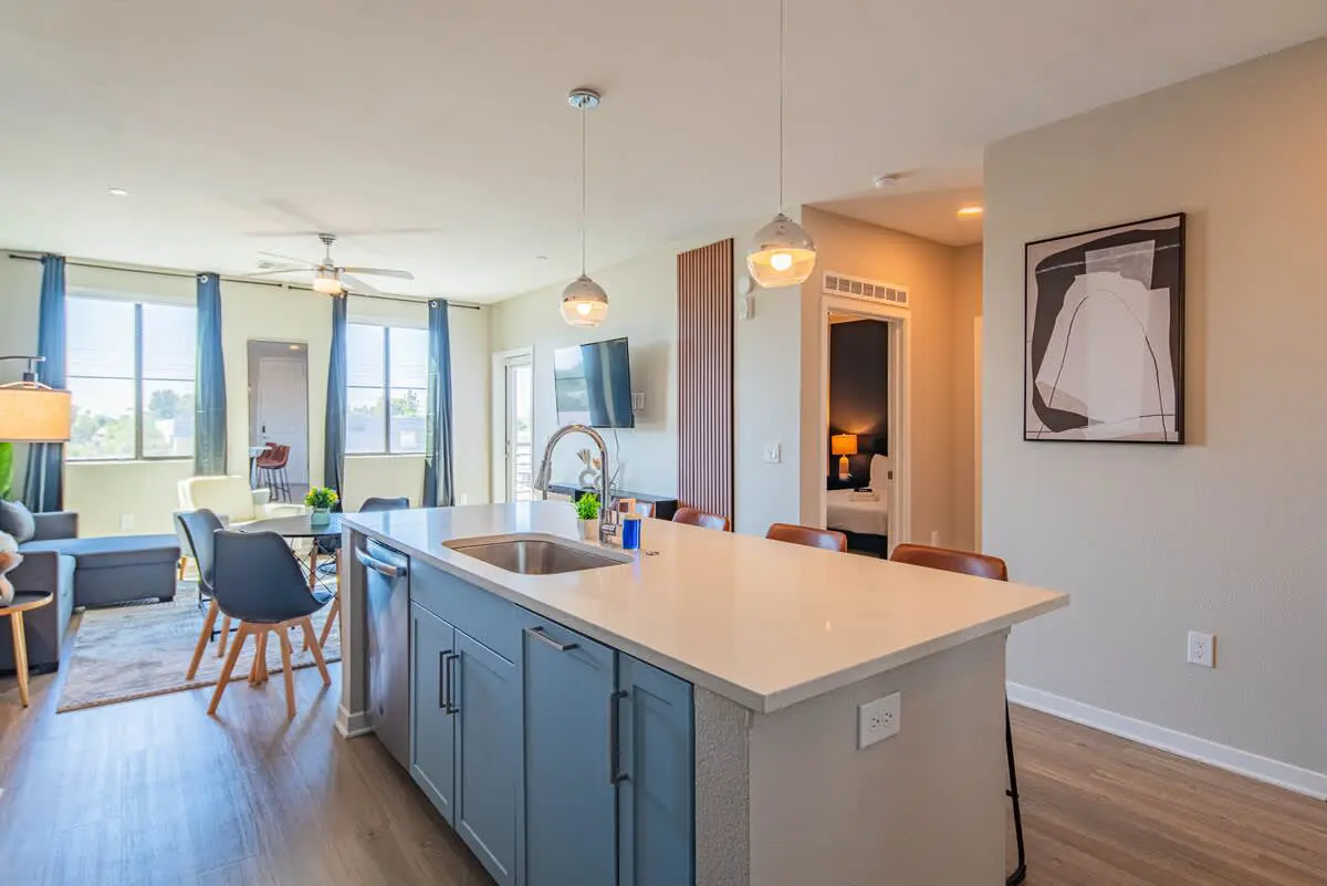 891817a8 b0ad 43 ShOFS.jpg