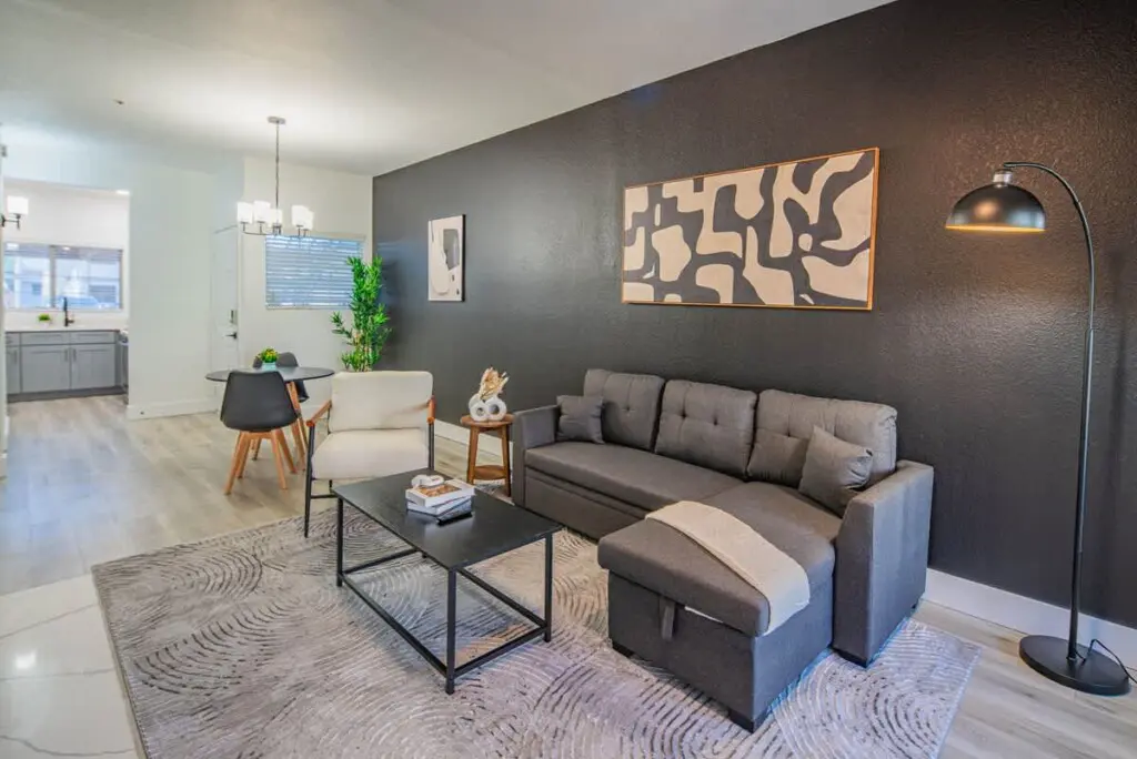 8f9f0093 6b26 49 zmR9j.jpg