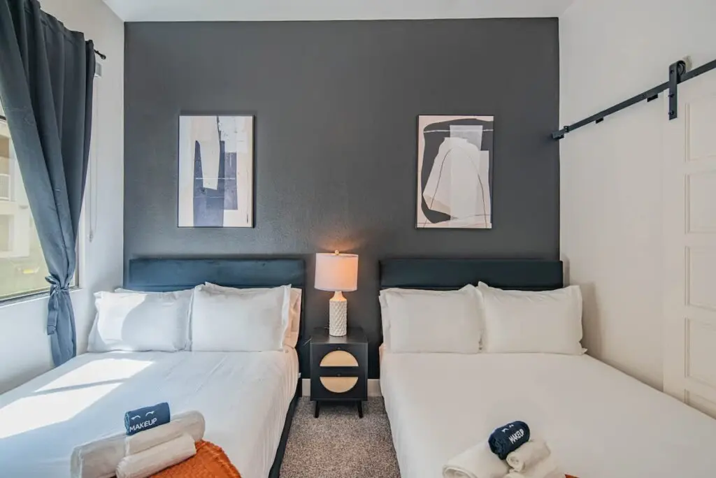 99b2bb92 6465 43 J s2B.jpg