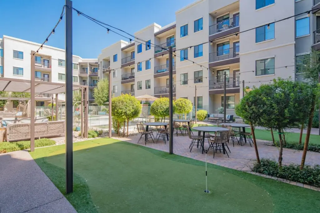 a1244168 19b3 40 poGC4.jpg