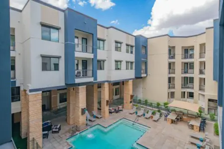 a41c78fd a15e 4c UehwZ.jpg