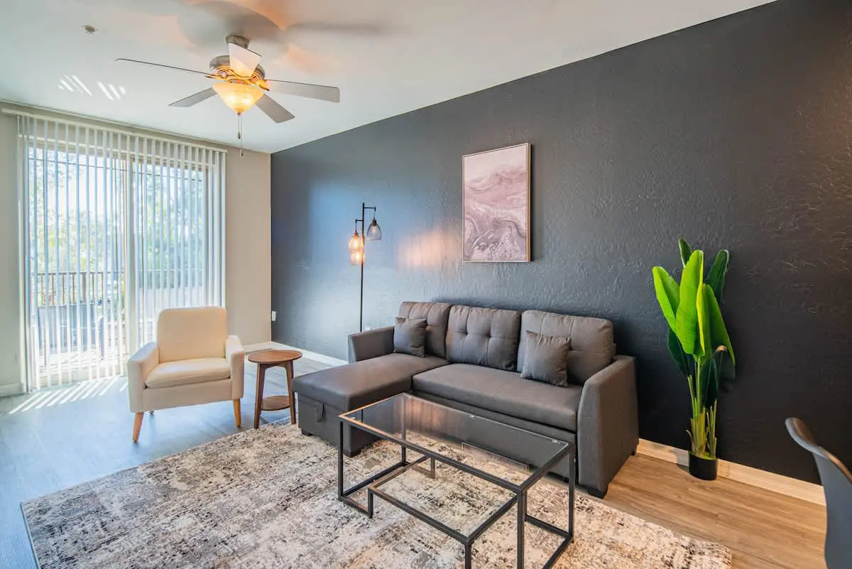 ae2b997f 72bc 47 52DXW.jpg