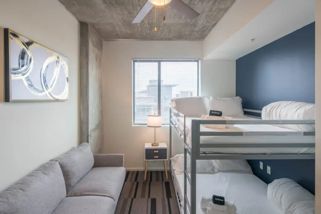 ae3679b2 a824 46 Q4GRZ.jpg