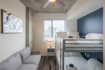 ae3679b2 a824 46 Q4GRZ.jpg