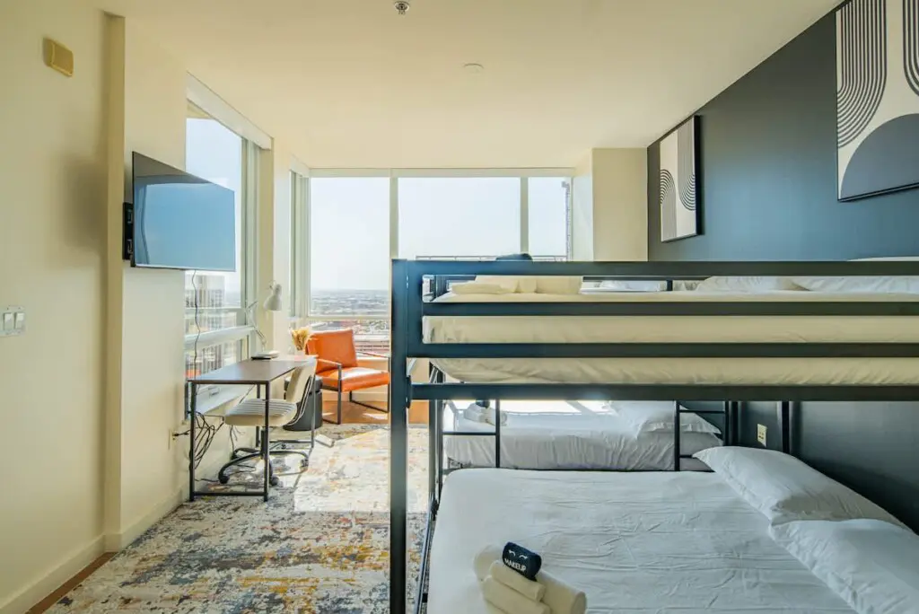 b0d4f002 636e 44 bG 5p.jpg