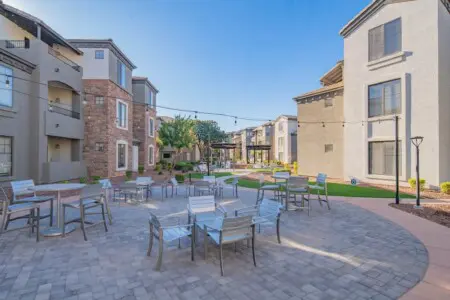 b3db7d89 8321 4c l6ogT.jpg