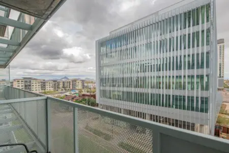 b49da63f 0851 47 r KCq.jpg